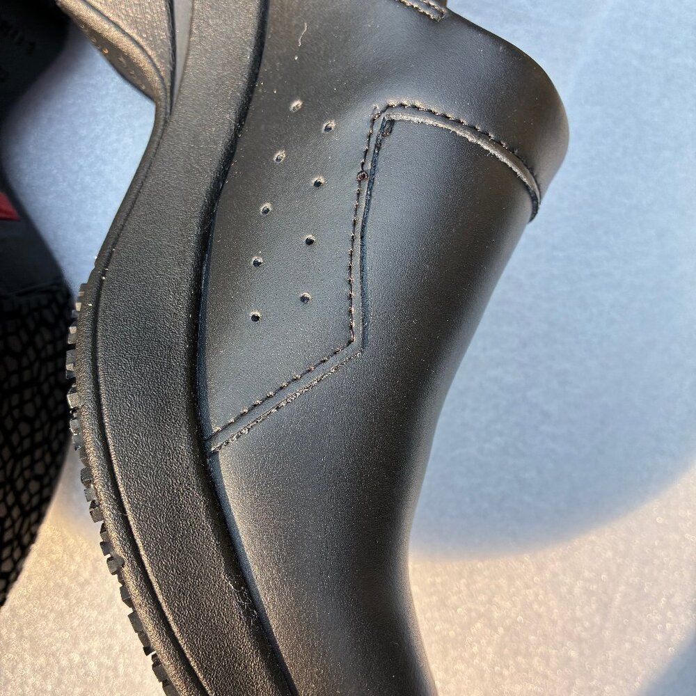Wolverine Women's Xpedite A Line Black Leather Slip-On - Picture 6 of 16